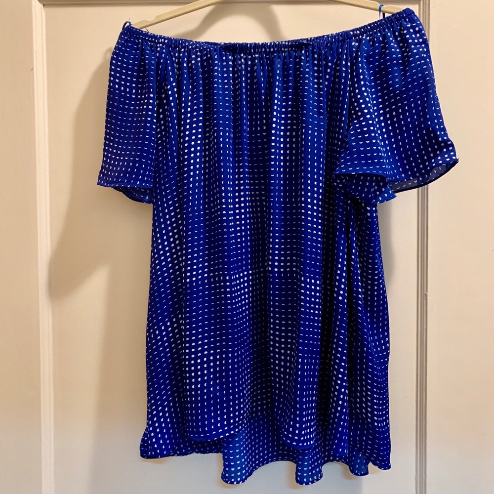 VINCE CAMUTO blue and white off-the-shoulder top